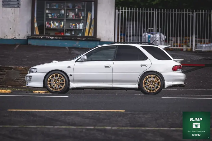 BazGF8's white Subaru Impreza wagon